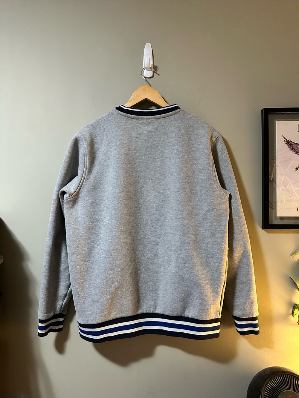 New Era Gray and Navy Toronto Blue Jays Crewneck Sweatshirt - Picture 6 of 6